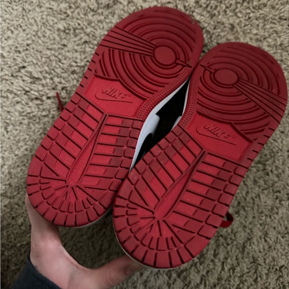 Jordan 1 Mid Gym Red GS - Picture 2 of 8